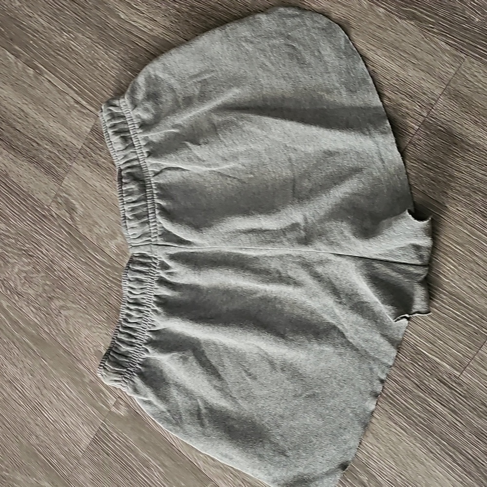 Wild Fable womens gray comfy shorts. Has pockets, sz Large